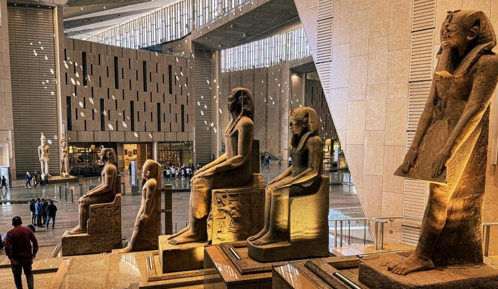 بداية الدرج العظيم